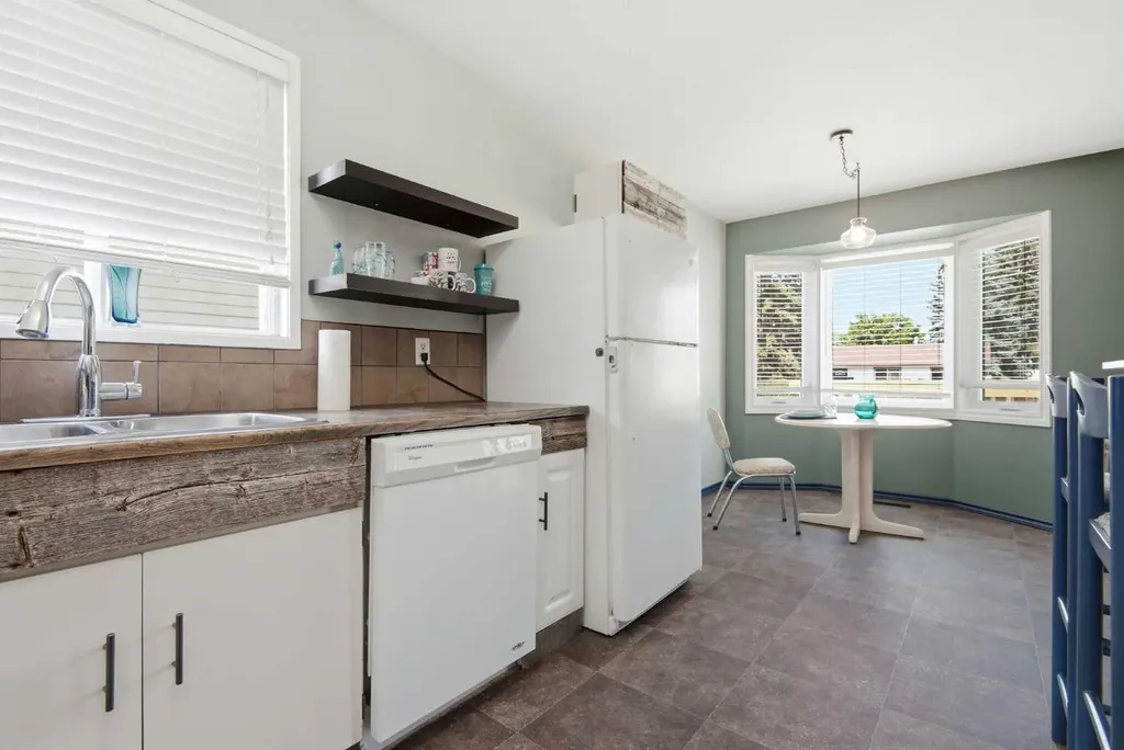 15 Oliver Street Red Deer AB T4P 1V9