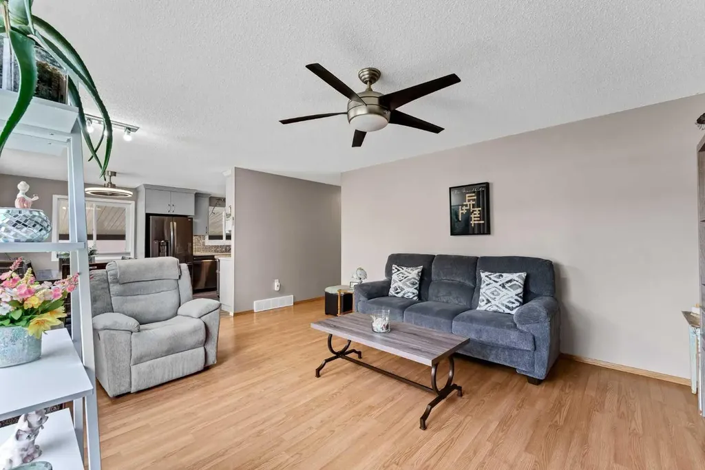 2689 Thompson Crescent SE Medicine Hat AB T1B 1C5