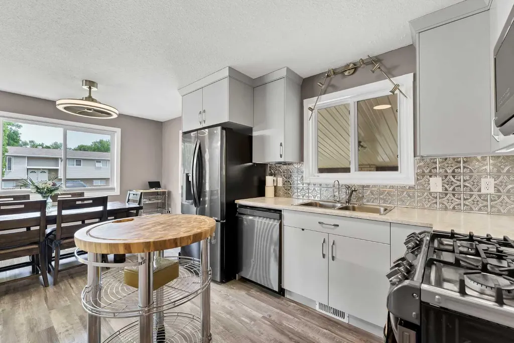 2689 Thompson Crescent SE Medicine Hat AB T1B 1C5