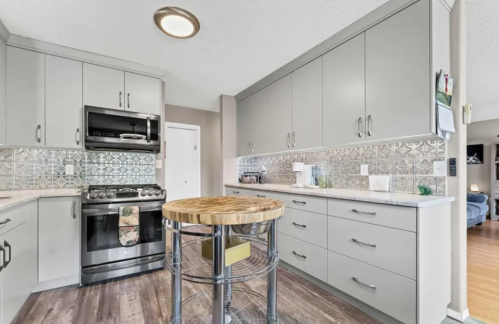 2689 Thompson Crescent SE Medicine Hat AB T1B 1C5