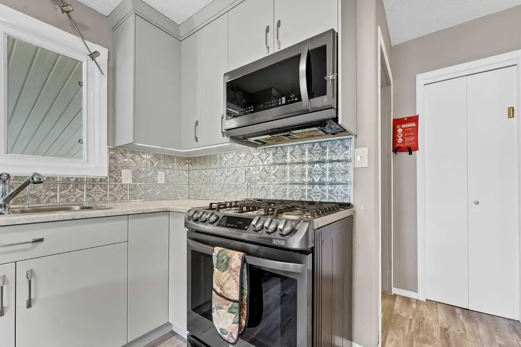 2689 Thompson Crescent SE Medicine Hat AB T1B 1C5