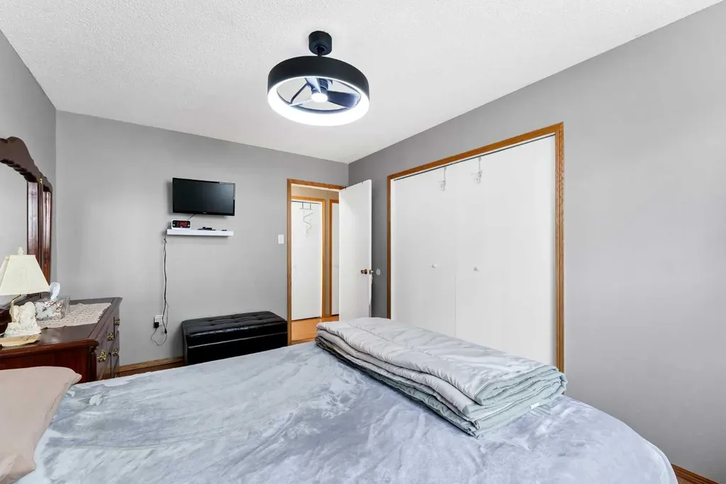 2689 Thompson Crescent SE Medicine Hat AB T1B 1C5