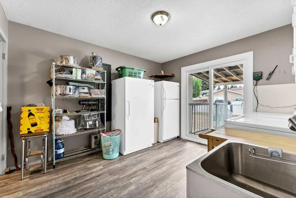 2689 Thompson Crescent SE Medicine Hat AB T1B 1C5