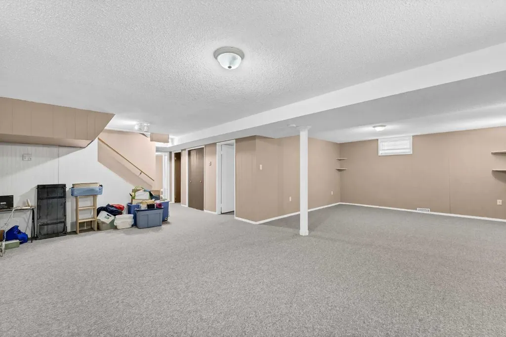 2689 Thompson Crescent SE Medicine Hat AB T1B 1C5