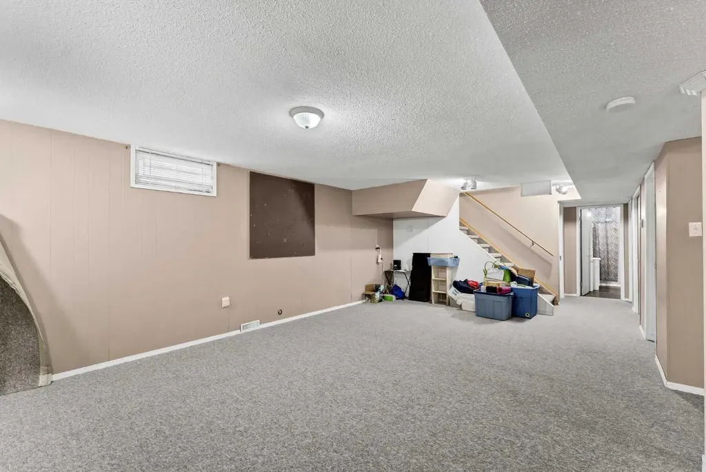 2689 Thompson Crescent SE Medicine Hat AB T1B 1C5