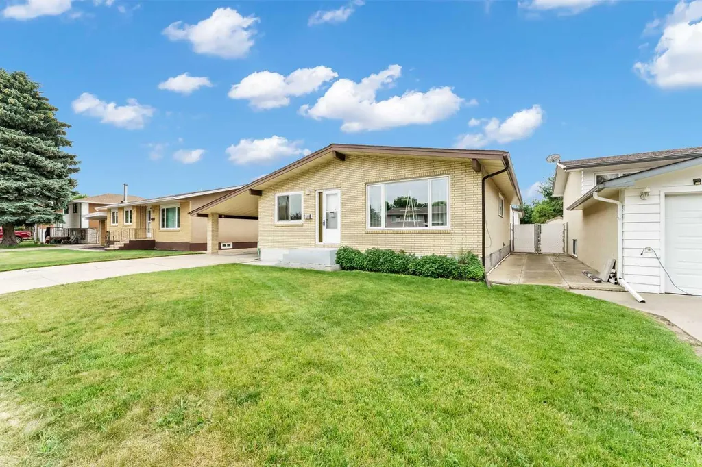 2689 Thompson Crescent SE Medicine Hat AB T1B 1C5