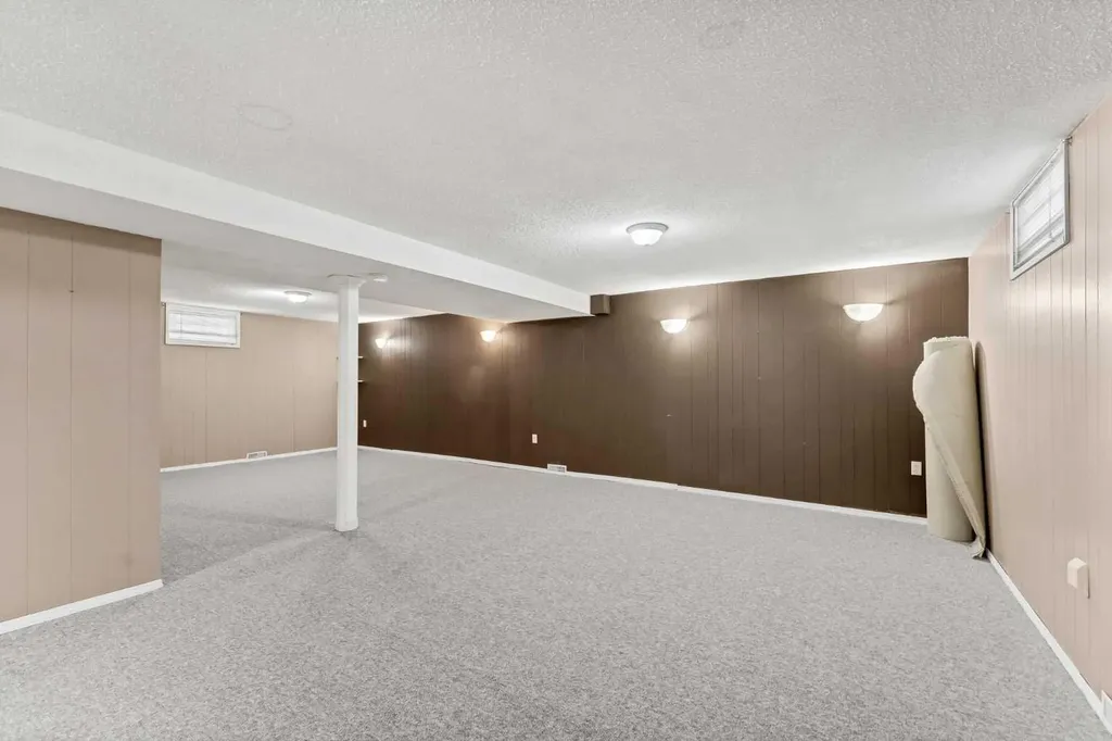 2689 Thompson Crescent SE Medicine Hat AB T1B 1C5