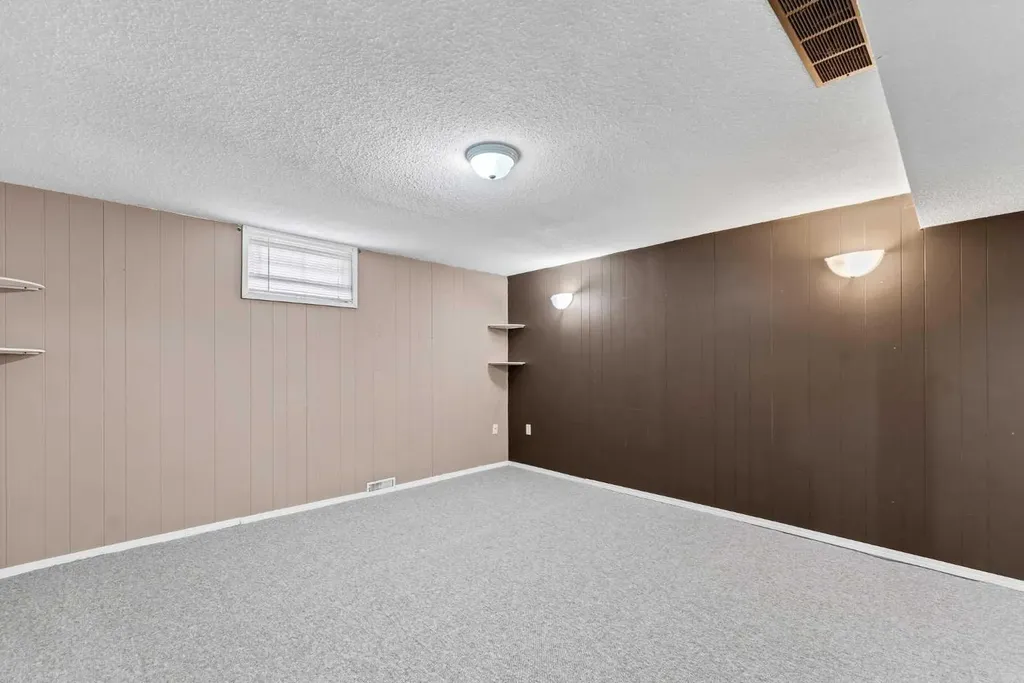 2689 Thompson Crescent SE Medicine Hat AB T1B 1C5