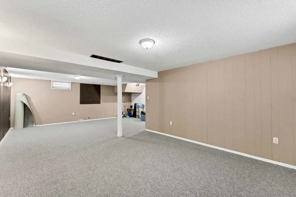 2689 Thompson Crescent SE Medicine Hat AB T1B 1C5