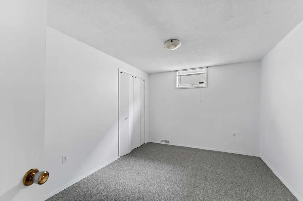 2689 Thompson Crescent SE Medicine Hat AB T1B 1C5
