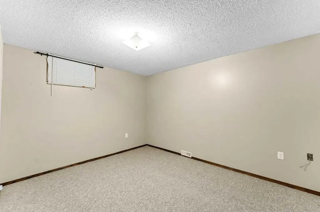 2689 Thompson Crescent SE Medicine Hat AB T1B 1C5