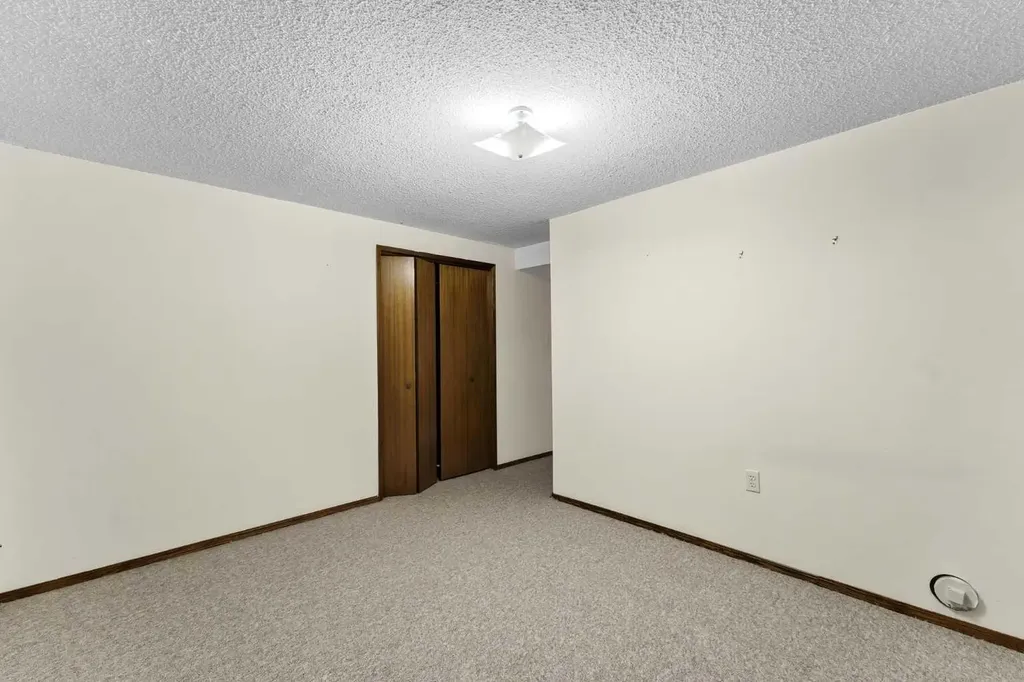 2689 Thompson Crescent SE Medicine Hat AB T1B 1C5