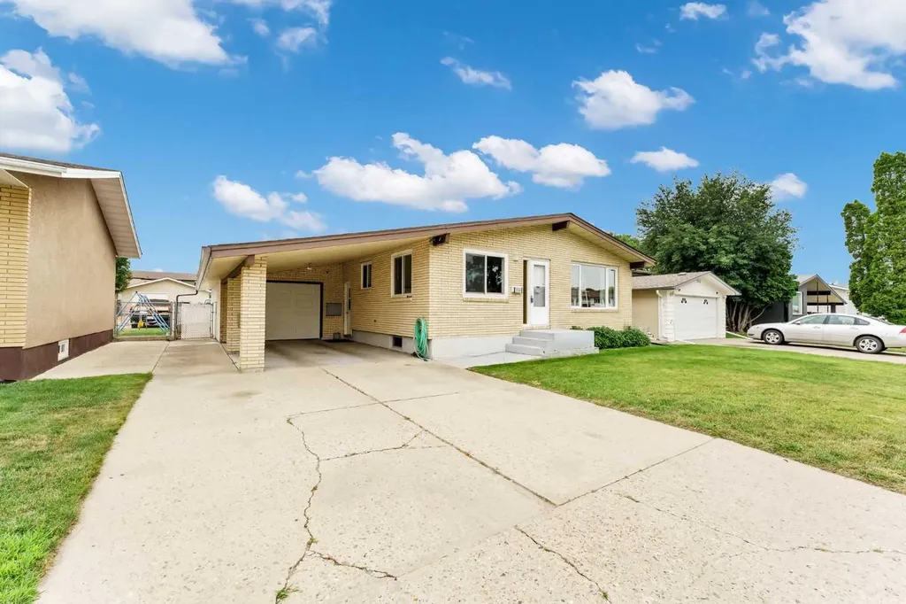 2689 Thompson Crescent SE Medicine Hat AB T1B 1C5
