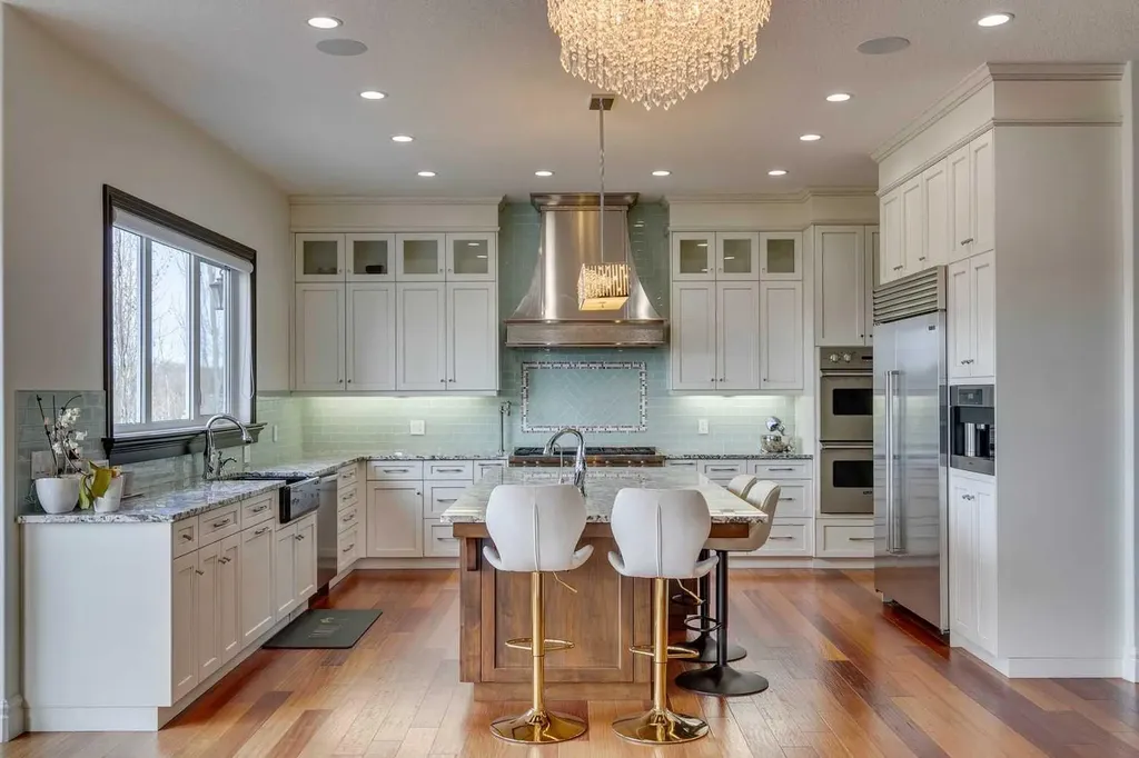 25 Aspenshire Close SW Calgary AB T3H 0R2