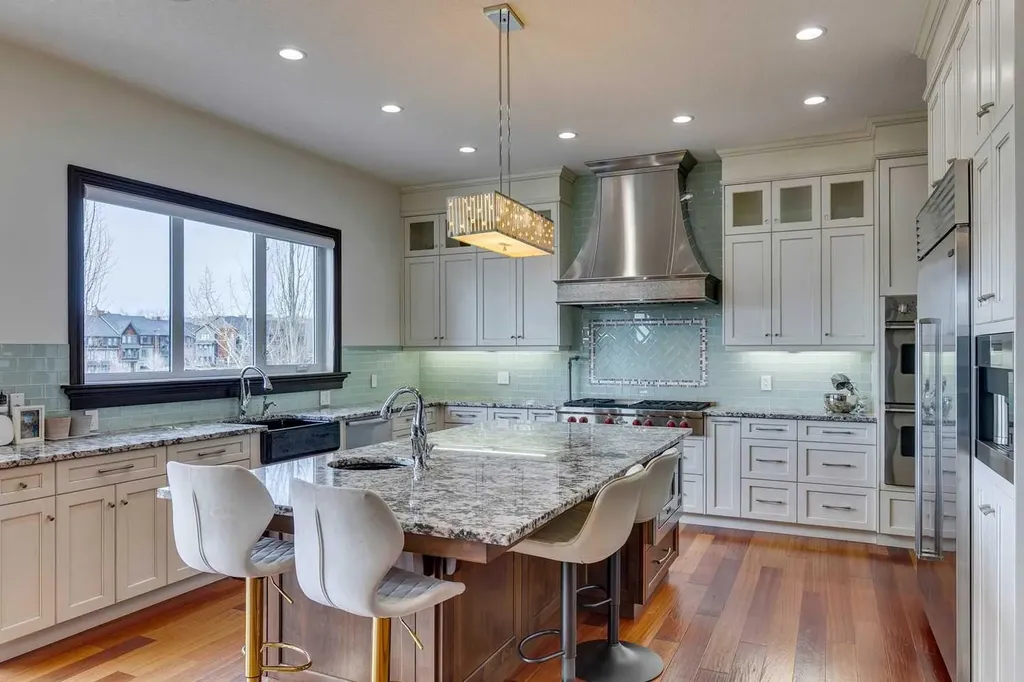 25 Aspenshire Close SW Calgary AB T3H 0R2
