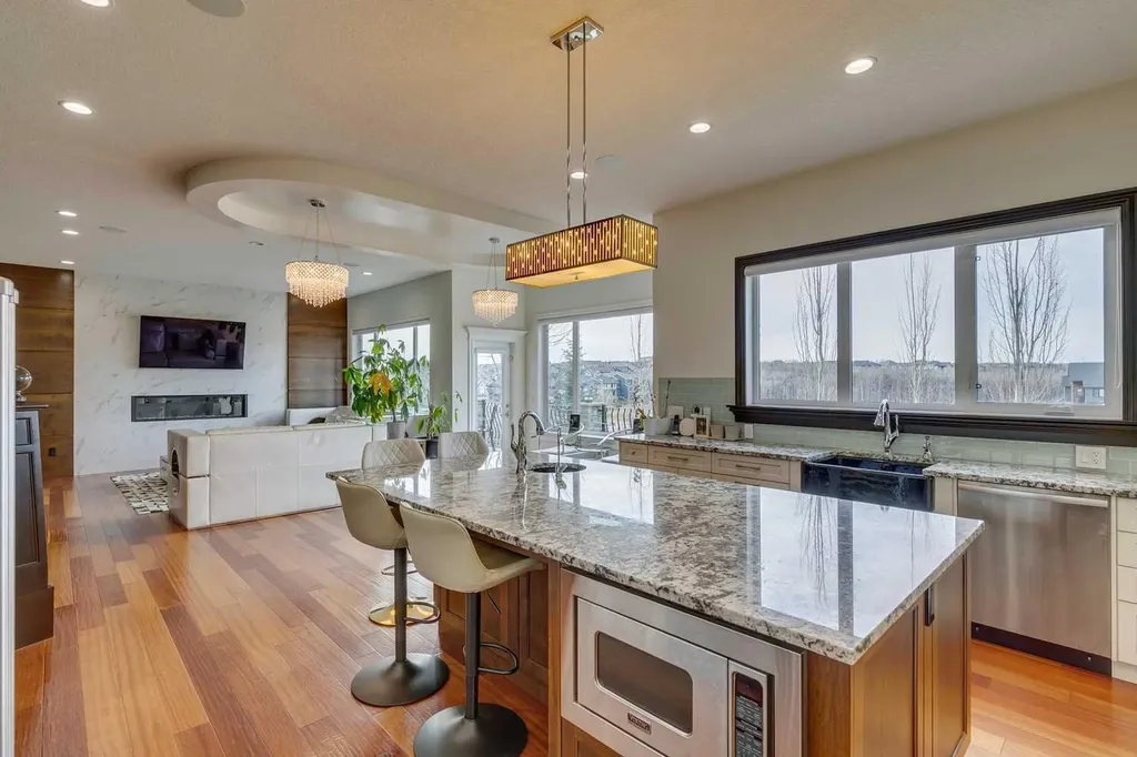 25 Aspenshire Close SW Calgary AB T3H 0R2