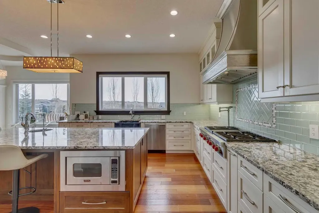 25 Aspenshire Close SW Calgary AB T3H 0R2