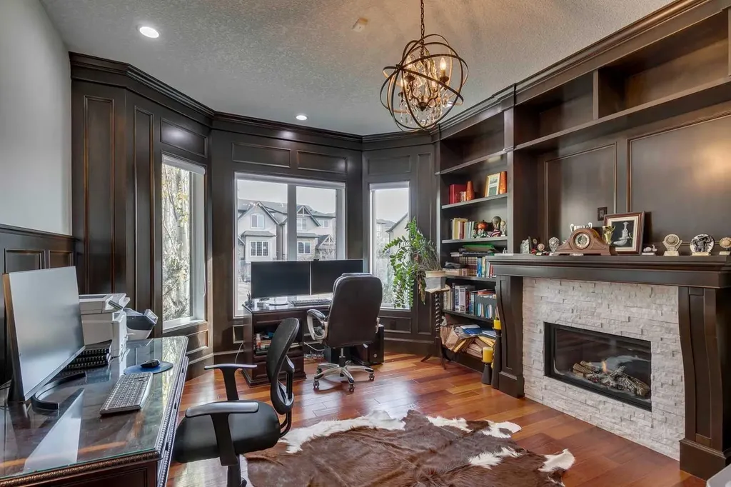 25 Aspenshire Close SW Calgary AB T3H 0R2
