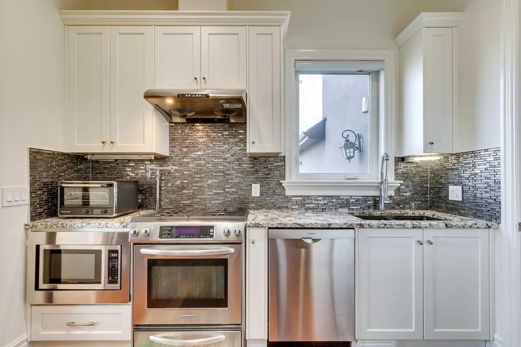 25 Aspenshire Close SW Calgary AB T3H 0R2