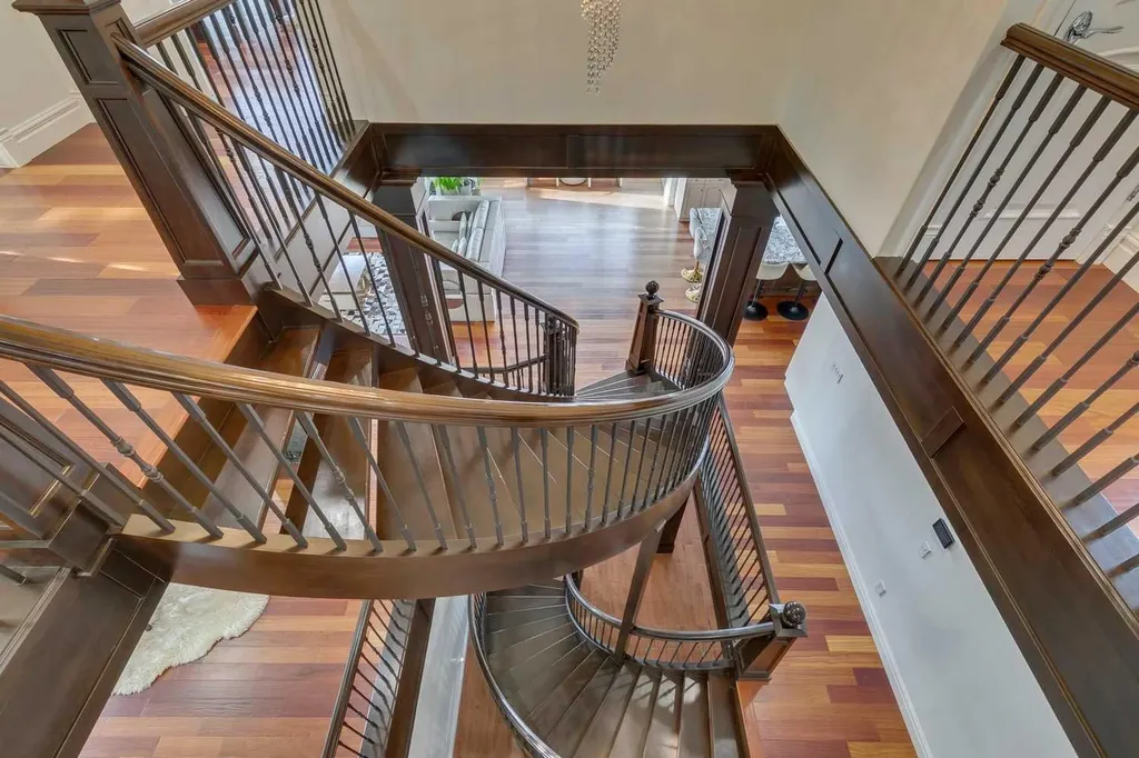 25 Aspenshire Close SW Calgary AB T3H 0R2