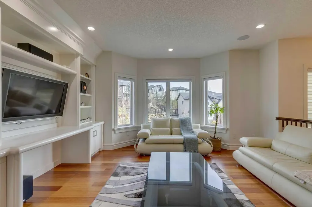 25 Aspenshire Close SW Calgary AB T3H 0R2