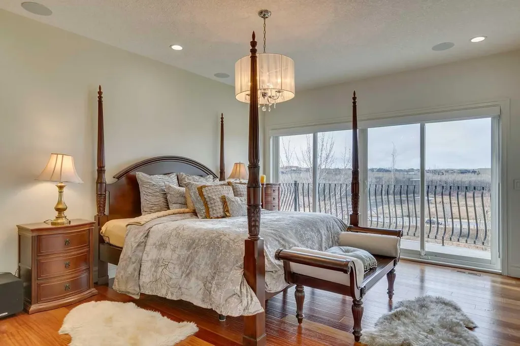 25 Aspenshire Close SW Calgary AB T3H 0R2