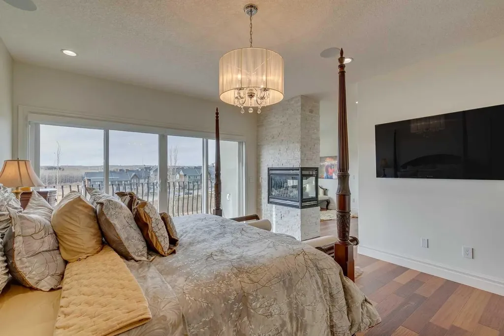 25 Aspenshire Close SW Calgary AB T3H 0R2