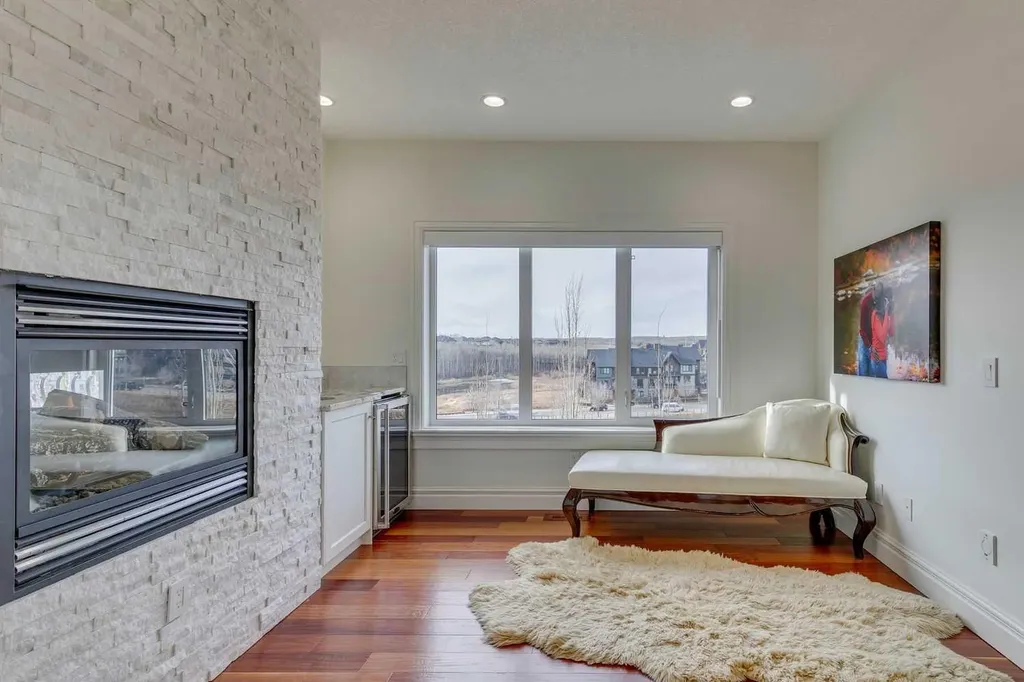25 Aspenshire Close SW Calgary AB T3H 0R2