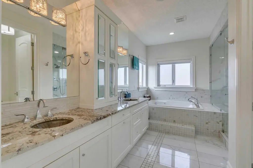 25 Aspenshire Close SW Calgary AB T3H 0R2