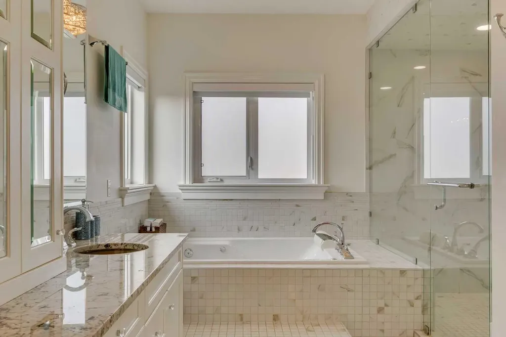 25 Aspenshire Close SW Calgary AB T3H 0R2