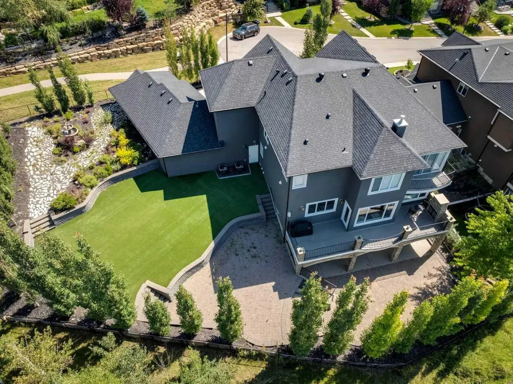 25 Aspenshire Close SW Calgary AB T3H 0R2