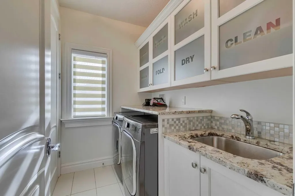 25 Aspenshire Close SW Calgary AB T3H 0R2