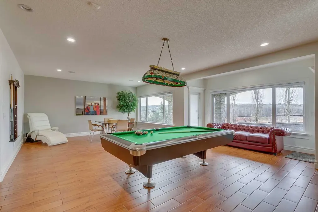 25 Aspenshire Close SW Calgary AB T3H 0R2