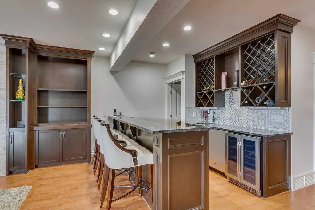 25 Aspenshire Close SW Calgary AB T3H 0R2