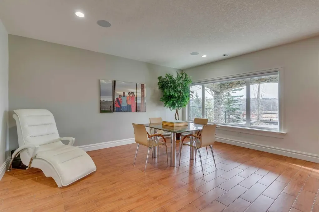 25 Aspenshire Close SW Calgary AB T3H 0R2