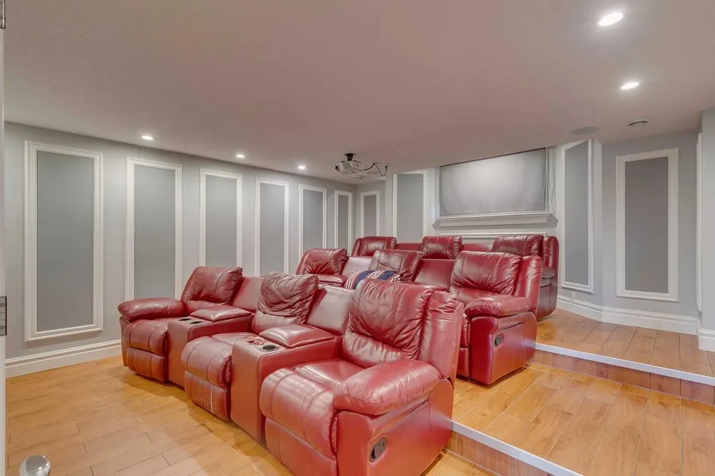 25 Aspenshire Close SW Calgary AB T3H 0R2