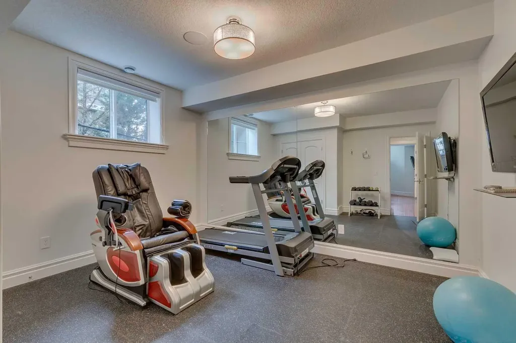 25 Aspenshire Close SW Calgary AB T3H 0R2