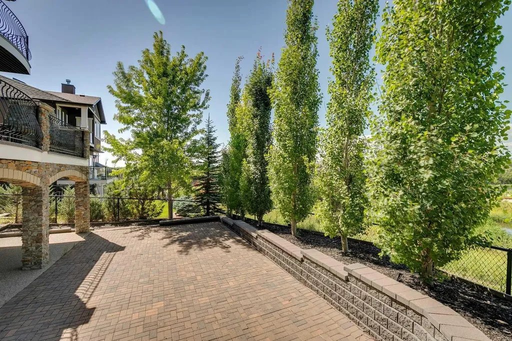25 Aspenshire Close SW Calgary AB T3H 0R2