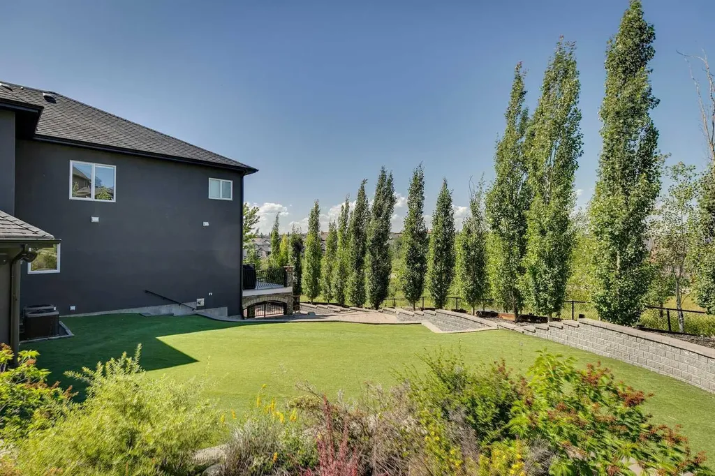 25 Aspenshire Close SW Calgary AB T3H 0R2
