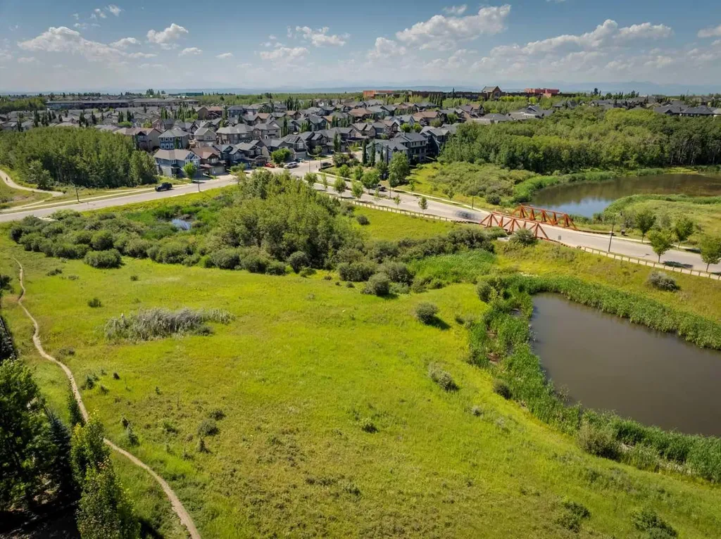 25 Aspenshire Close SW Calgary AB T3H 0R2