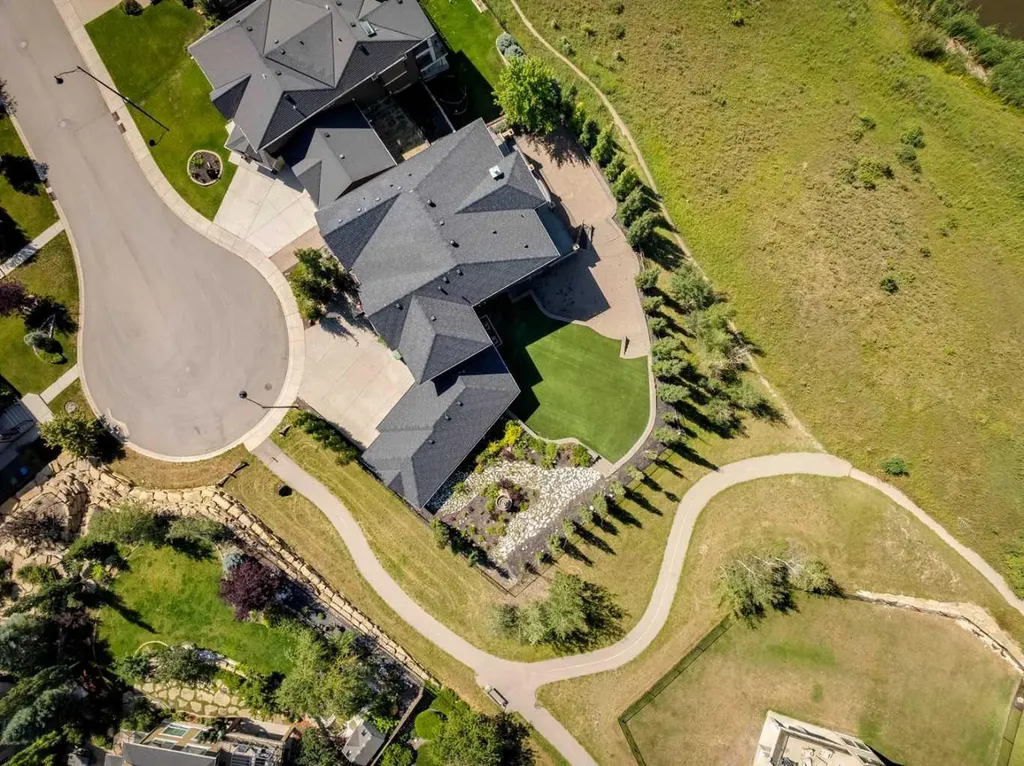 25 Aspenshire Close SW Calgary AB T3H 0R2