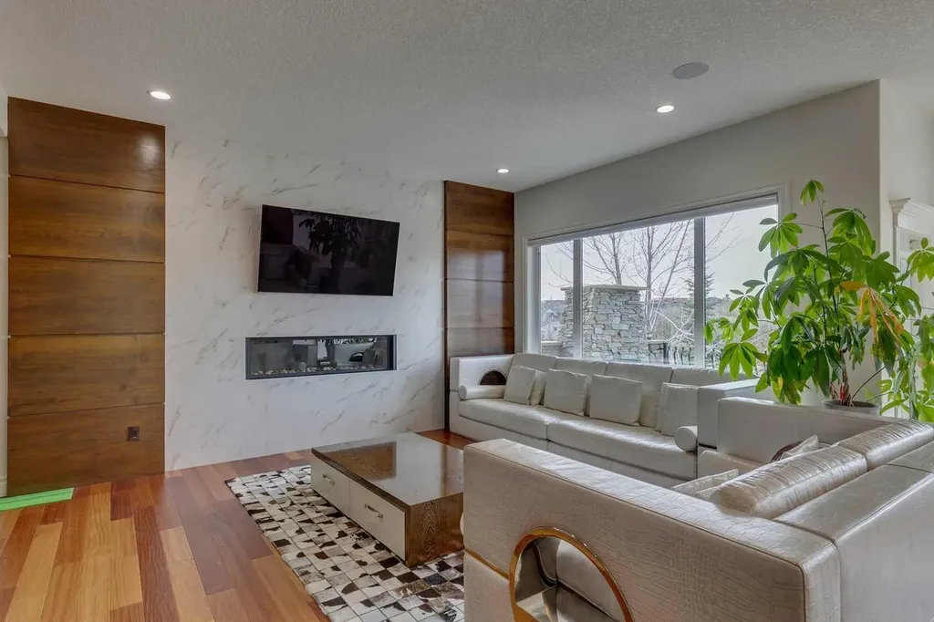 25 Aspenshire Close SW Calgary AB T3H 0R2