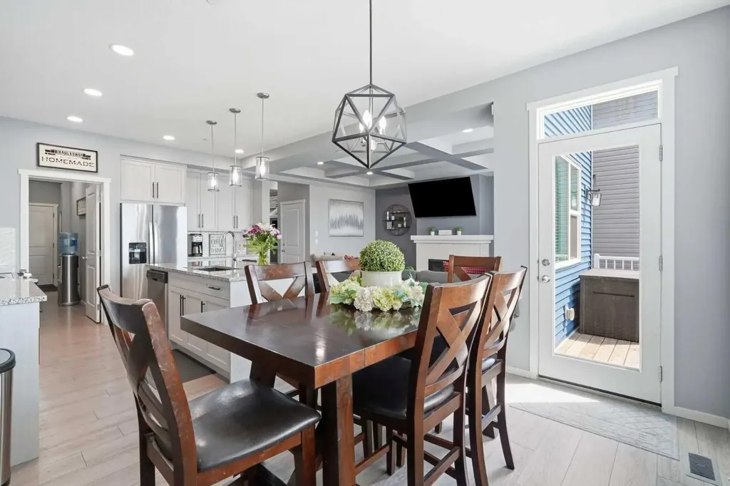 206 Lucas Crescent NW Calgary AB T3P 1M8