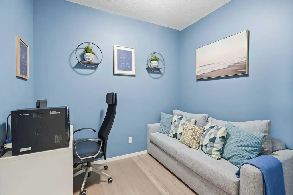 206 Lucas Crescent NW Calgary AB T3P 1M8