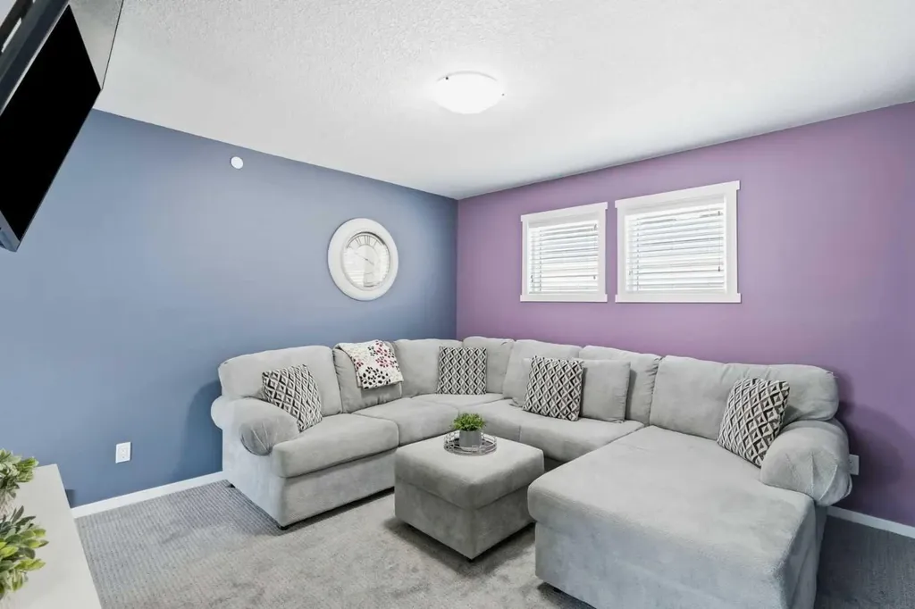 206 Lucas Crescent NW Calgary AB T3P 1M8