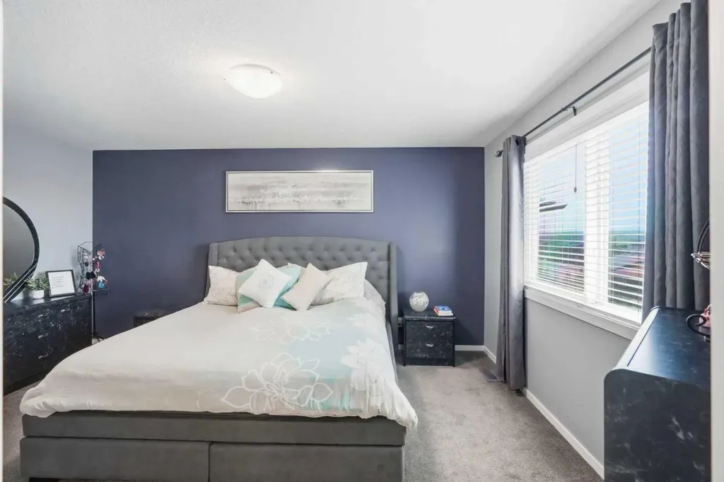 206 Lucas Crescent NW Calgary AB T3P 1M8