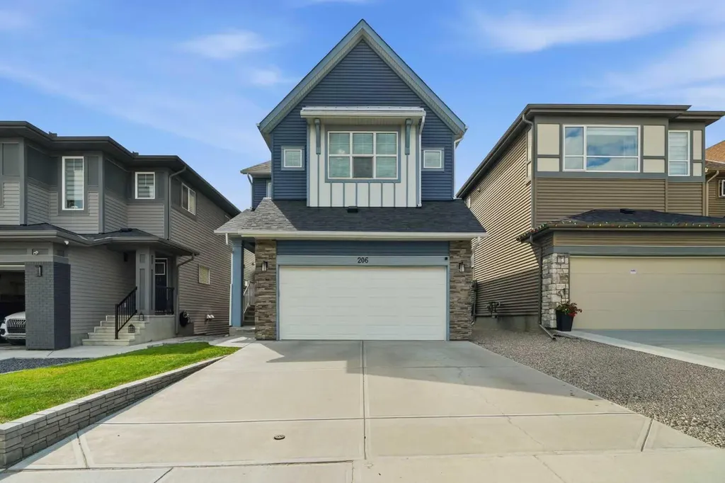 206 Lucas Crescent NW Calgary AB T3P 1M8