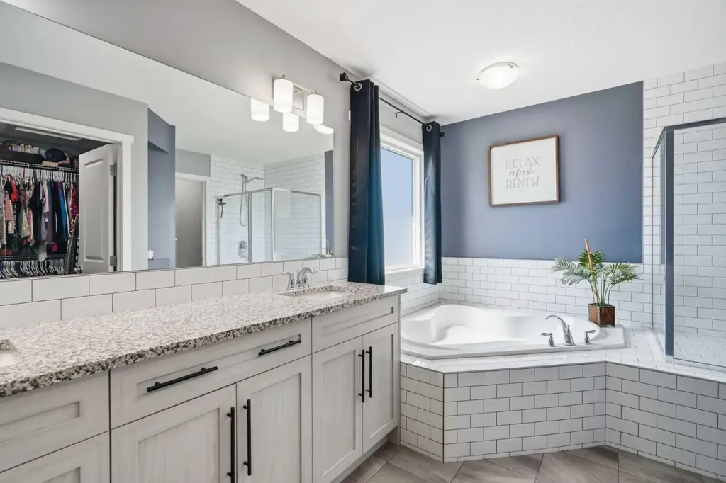 206 Lucas Crescent NW Calgary AB T3P 1M8