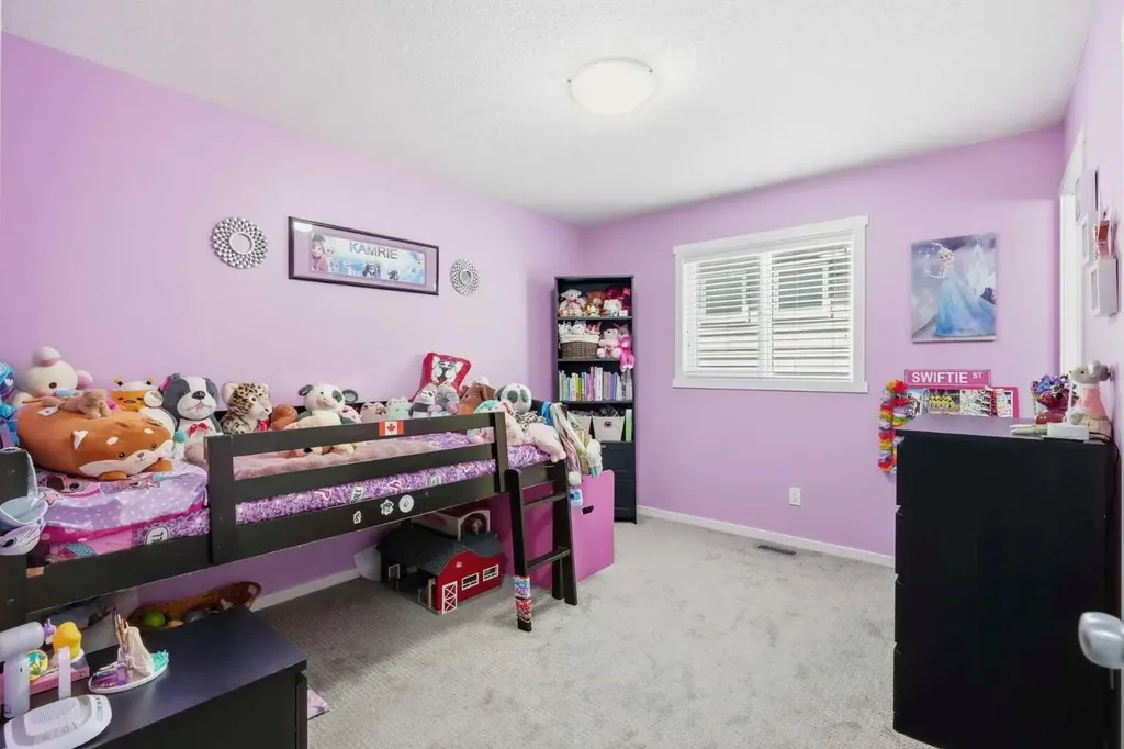 206 Lucas Crescent NW Calgary AB T3P 1M8