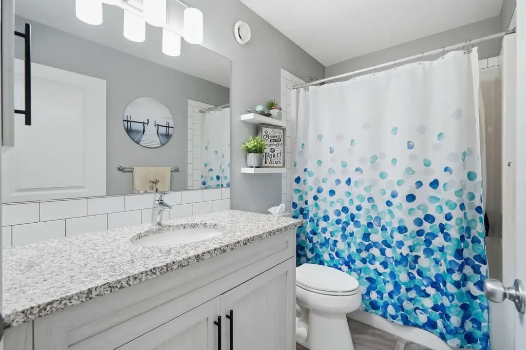 206 Lucas Crescent NW Calgary AB T3P 1M8